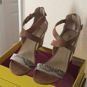 Kenneth  Cole Reaction Wedges